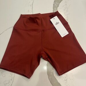 ALO Yoga Women's Rust  High-Waist Shorts